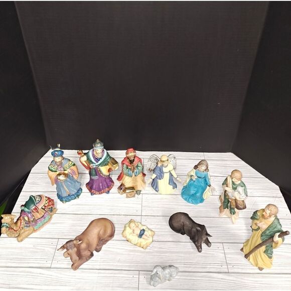 Vintage Traditions 12 Piece Porcelain Holiday Nativity Set Hand Painted #75177 - Picture 1 of 13